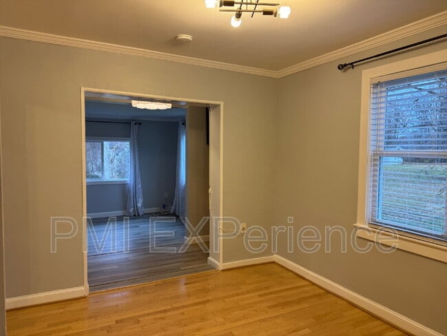 Building Photo - 8203 Comet Dr