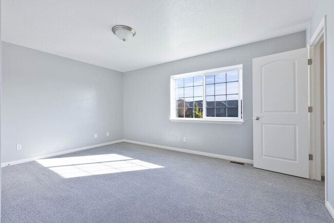 Building Photo - 602 Trejo St