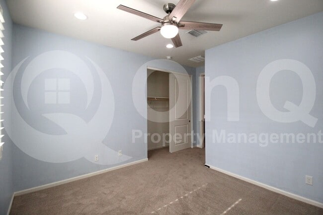 Building Photo - 3080 S Jasmine Dr
