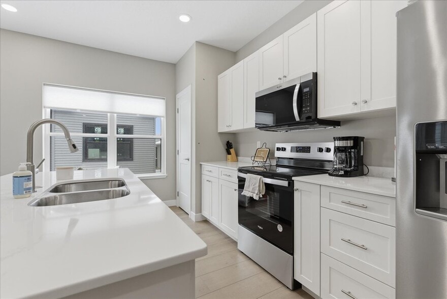 Building Photo - 812 Clay St