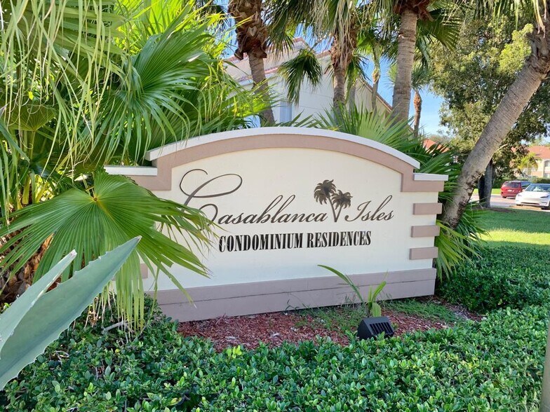 Building Photo - 815 W Boynton Beach Blvd