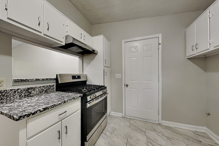 Building Photo - 2093 Drake Ct