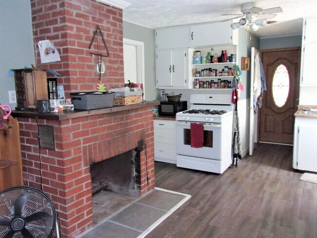 Building Photo - 5925 E 200 N