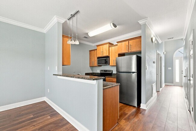 Building Photo - 530 Valparaiso Pkwy