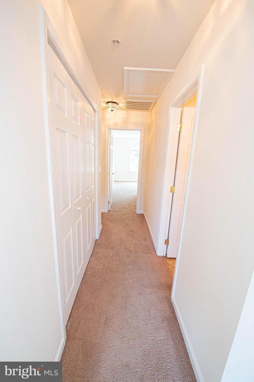 Building Photo - 420 Parkview Ct