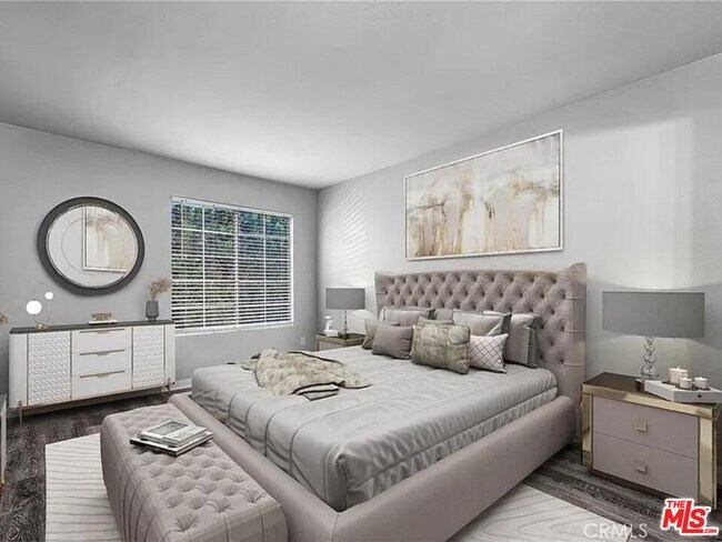 Building Photo - 5565 Canoga Ave