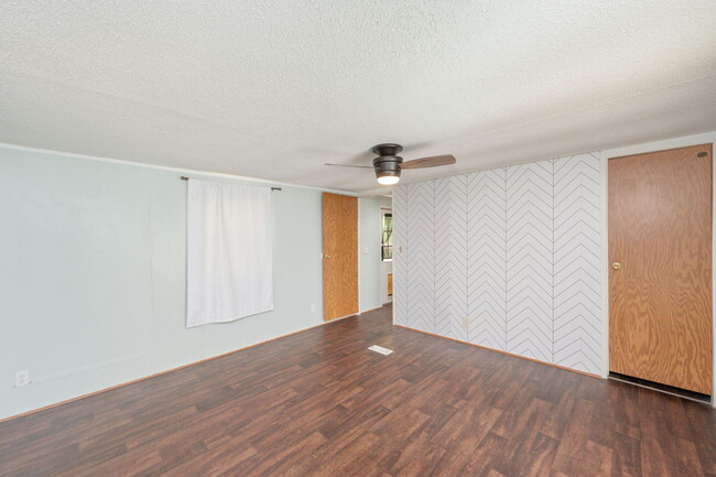 Building Photo - 2725 FL-83