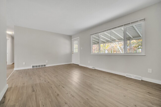 Building Photo - 30030 Vineyard Rd