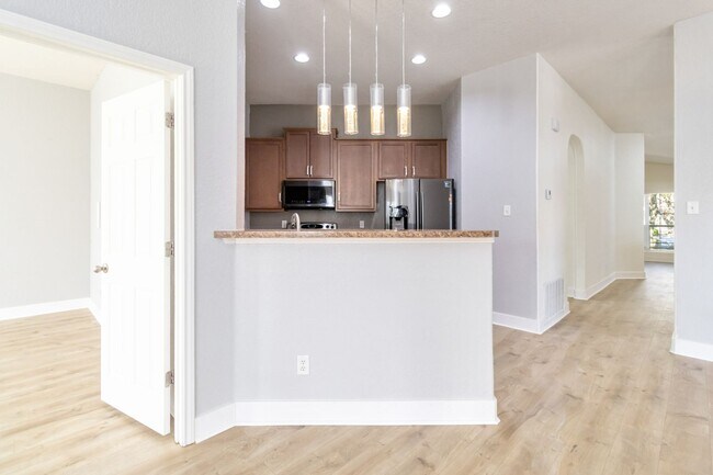 Building Photo - Gorgeous 3 bedroom, 2 bath home with a study near the Forum & Randolph AFB!