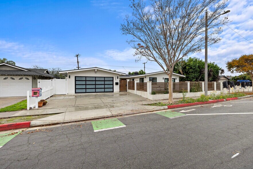 Building Photo - 1581 Baker St