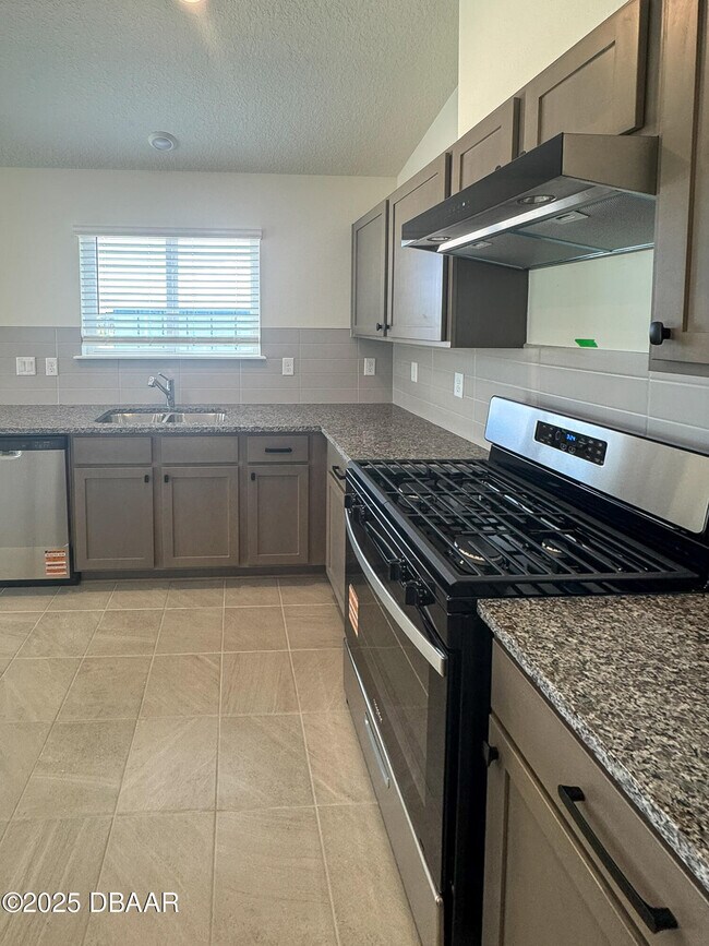 Building Photo - 55 Signet Cir