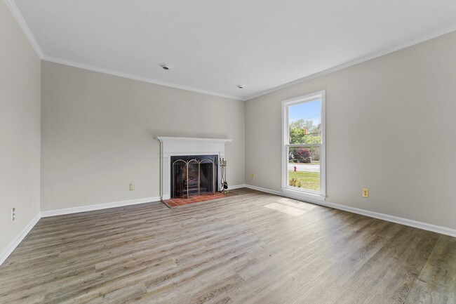 Building Photo - 803 W Davis St