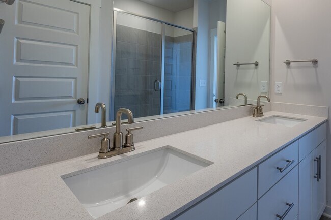 Building Photo - 1442 English Oak Dr