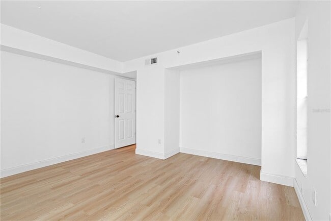 Building Photo - 7200 E Bank Dr
