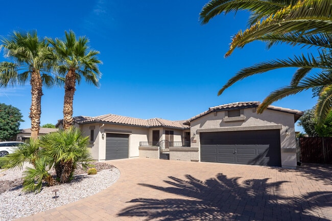 Building Photo - 3076 E Blue Ridge Pl