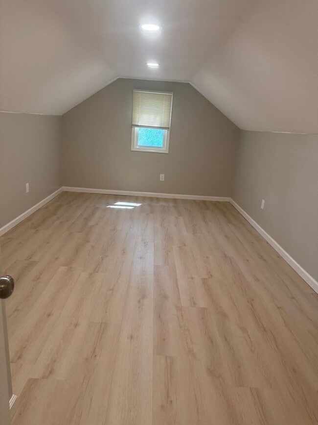Building Photo - Adorable 4 Bed 1 bath Baldwinsville Cottage