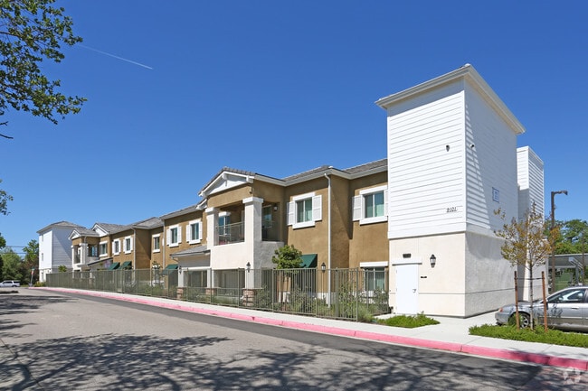 Building Photo - The Knolls at The Avenida