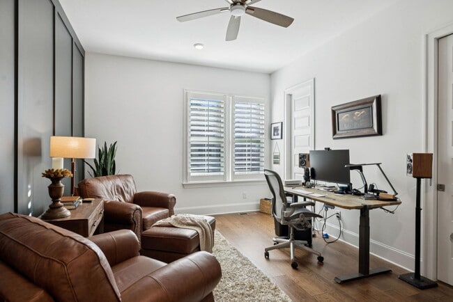 Building Photo - Luxurious living space *Fully furnished and impeccably designed*