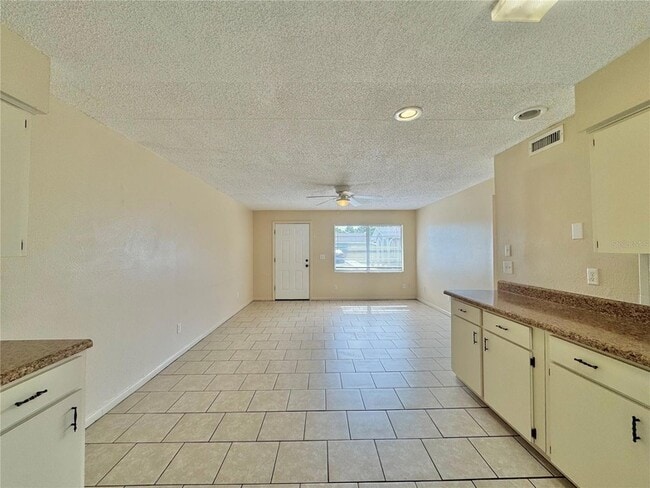 Building Photo - 2540 Elm Ave