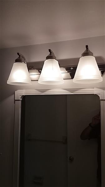 Building Photo - 10198 Twin Lakes Dr