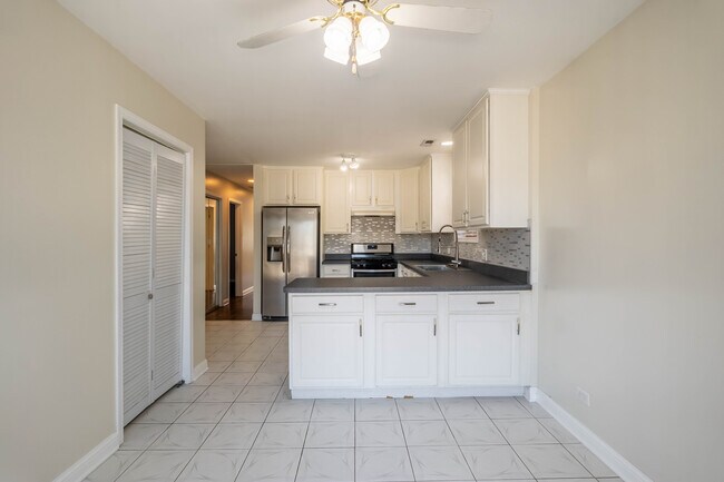 Kitchen - 4109 N Dickinson Ave