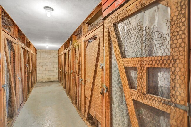 Building Photo - 3040 NE 16th Ave