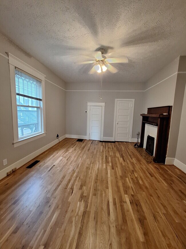 Building Photo - 852 Monroe Dr NE