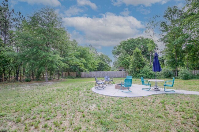Building Photo - The perfect home! * *Coming up soon!!!!!**