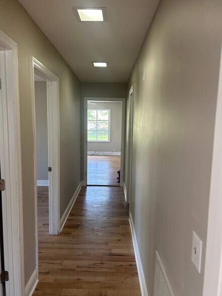 Building Photo - 403 E Northfield Blvd