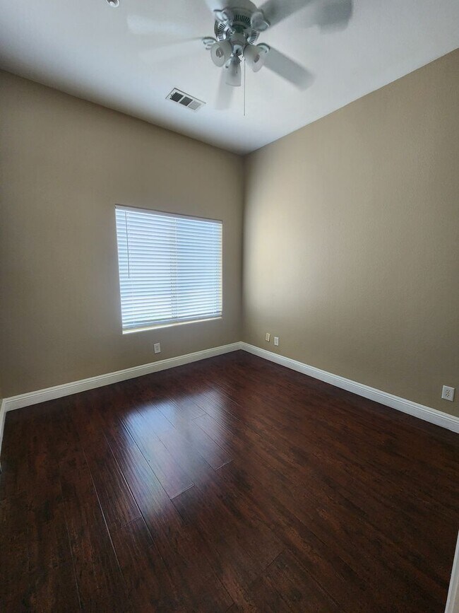 Building Photo - A Fabulous 3 Bedroom Townhome In North Las Vegas