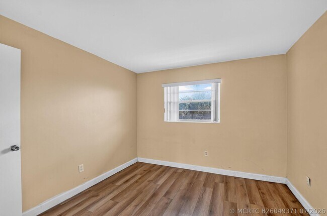 Building Photo - 1505 Crescent Cir