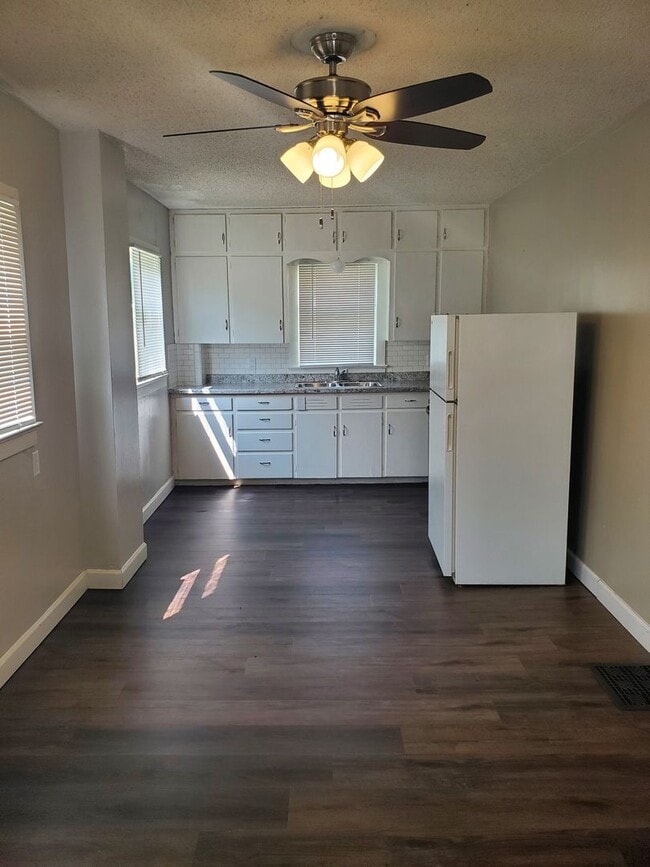 Building Photo - Remodeled 2 Bd with huge kitchen, dining room and living room