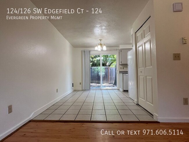Building Photo - 124/126 SW Edgefield Ct-124