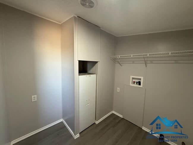 Building Photo - 10302 Glass Ct Rd