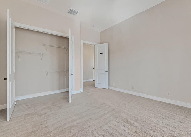 Building Photo - 10513 Versailles Blvd