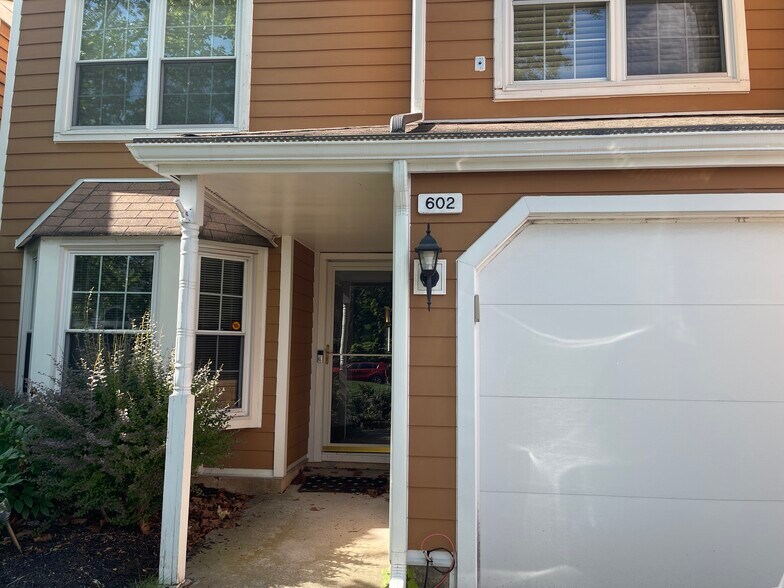 Primary Photo - 602 Danbury Ct