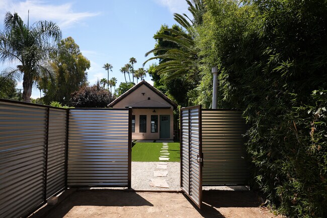 Building Photo - 6008 Melvin Ave