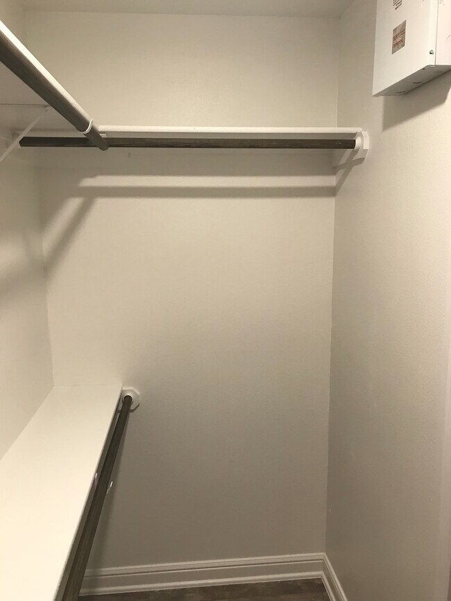 Building Photo - 2 bed/2 bath duplex text 201-231-7228 for info