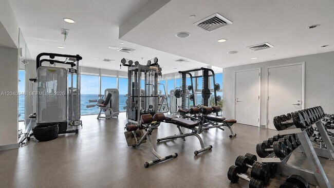 Building Photo - 17001 Collins Ave
