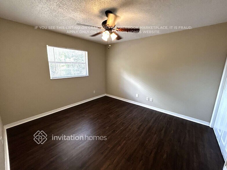 Building Photo - 2615 Roxie Ave