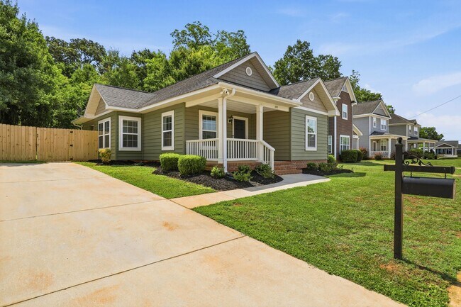 Building Photo - 305 S Calhoun St