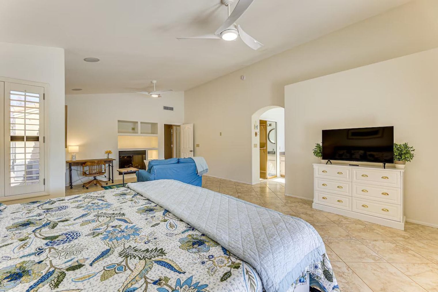 Building Photo - 253 E Vaughn Ave