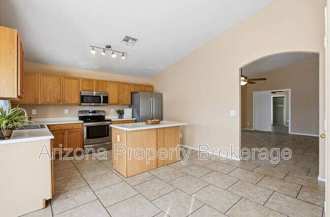 Building Photo - 919 E Monteleone St