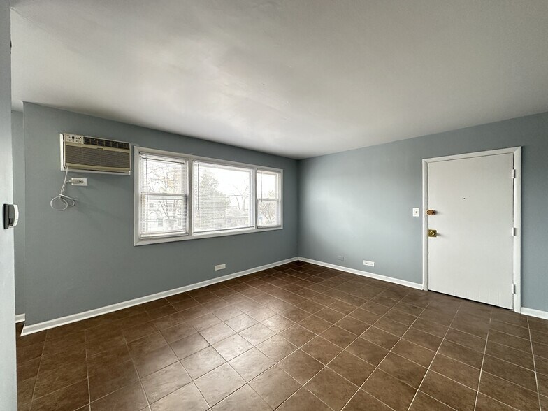 Building Photo - 9620 Ivanhoe Ave