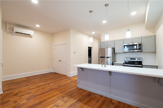 Building Photo - 178 Main St