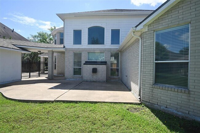 Building Photo - 8707 Westbrook Forest Dr