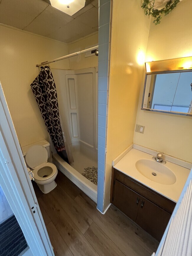 Building Photo - 605 Lehigh Ave