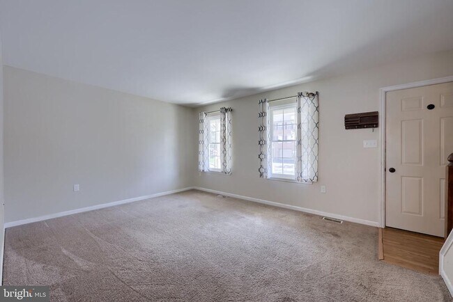 Building Photo - 604 Rockwood Dr