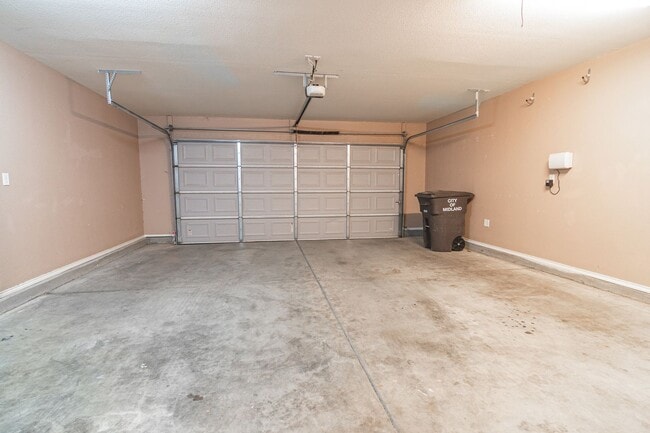 Building Photo - 5710 Llano Ct