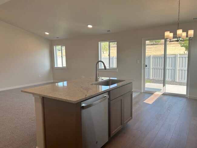 Building Photo - Brand New Home 3 Bedroom Home In Star!